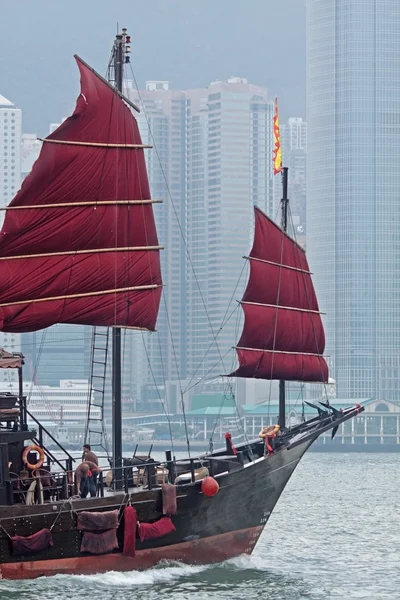 Sailboat in Hong Kong harbor — Stock Photo, Image