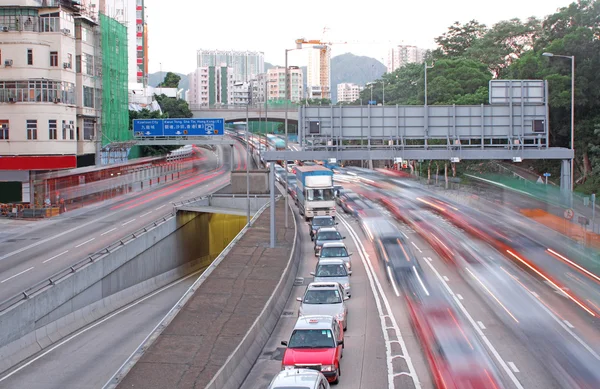 Heavy traffic through the modern city — Stock Photo, Image