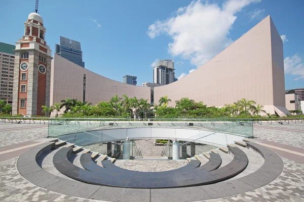 Estructura arquitectónica del Centro Cultural de Hong Kong sobre azul sk — Foto de Stock