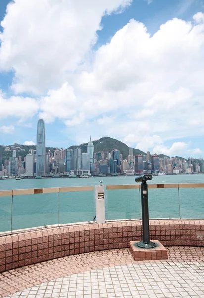 Oogpunt met telescoop in de buurt van hongkong, china — Stockfoto