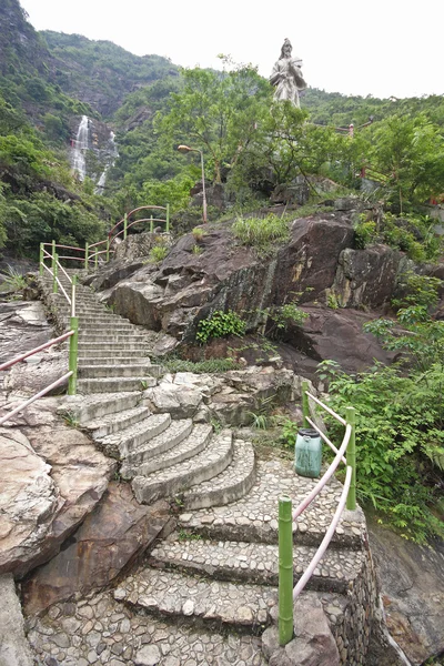 山の小道、石のステップのクローズ アップ — ストック写真