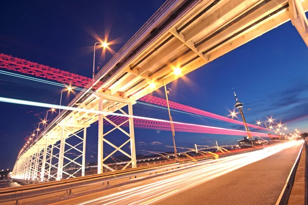 Autobahn unter der Brücke in Macau — Stockfoto