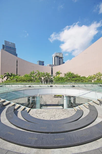 Struttura architettonica del Centro Culturale di Hong Kong su sk blu — Foto Stock