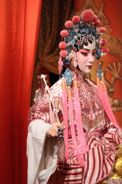 चिनी ऑपेरा डमी आणि लाल कापड मजकूर जागा म्हणून, तो एक खेळणी आहे, नाही — स्टॉक फोटो, इमेज