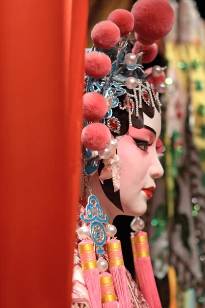 Фіктивний і червоний тканина китайської опери як текст простір, це іграшка, не — стокове фото