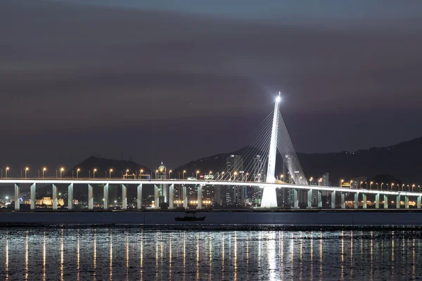 Kong Scheinautobahnbrücke in der Nacht — Stockfoto