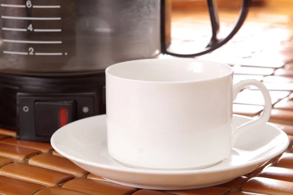 Kaffeemaschine und Tasse — Stockfoto