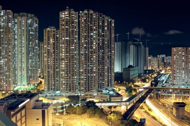 Gece vakti Hong Kong şehir merkezinde.