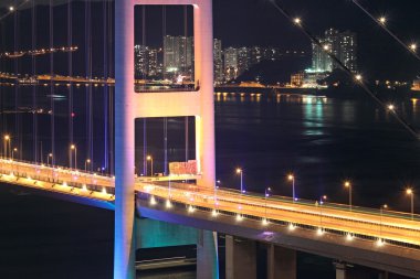 hong Kong'daki tsing ma bridge güzel gece manzaraları.