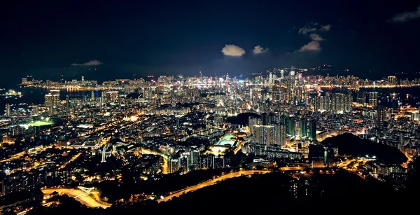 Midtown skyline van de stad op donker — Stockfoto