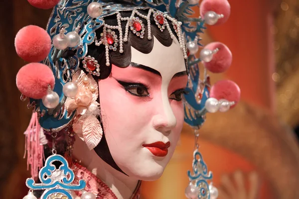 Opera Cina boneka dan kain merah sebagai ruang teks, itu adalah mainan, bukan — Stok Foto