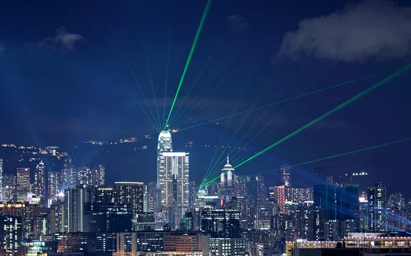 Beautiful laser night show scenery of Hong Kong Victoria Harbor — Stock Photo, Image