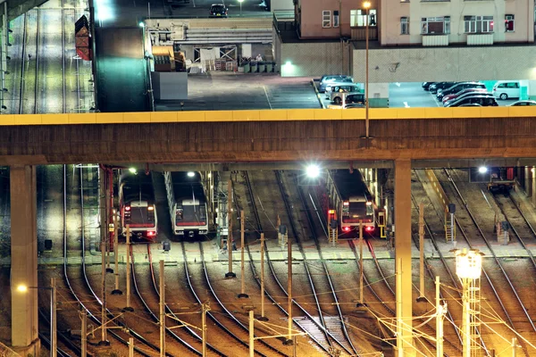 Treinrails in hongkong per nacht. — Stockfoto