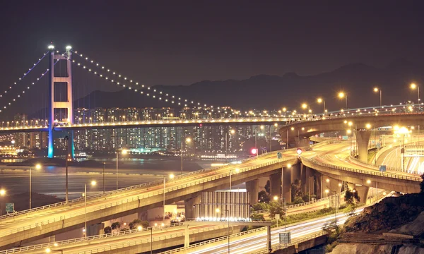 Ponte Tsing Ma em Hong Kong à noite — Fotografia de Stock