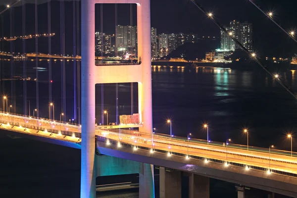 Belle scene notturne di Tsing Ma Bridge a Hong Kong . — Foto Stock