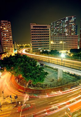 trafik-den geçerek şehir merkezine