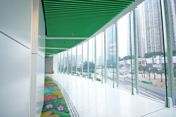 Salón del edificio de negocios con luz de la ventana —  Fotos de Stock