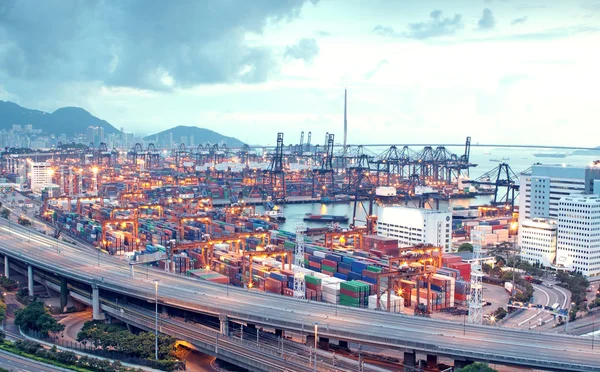 Container terminal and stonecutter bridge in Hong Kong — Stock Photo, Image