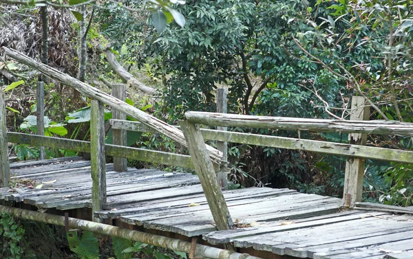 Oude houten brug — Stockfoto