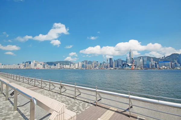 Kina, Hongkong waterfront byggnader — Stockfoto