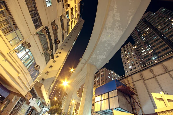 Şehir merkezinde yüksek trafik Köprüsü — Stok fotoğraf