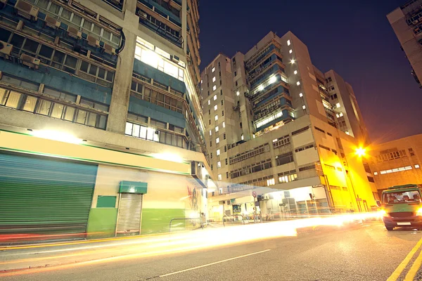 Σύγχρονη αστική πόλη με την κυκλοφορία αυτοκινητόδρομου τη νύχτα, hong kong — Φωτογραφία Αρχείου