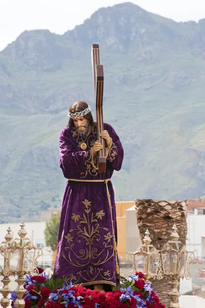 십자가 상을 들고 있는 예수 그리스 도 — 스톡 사진