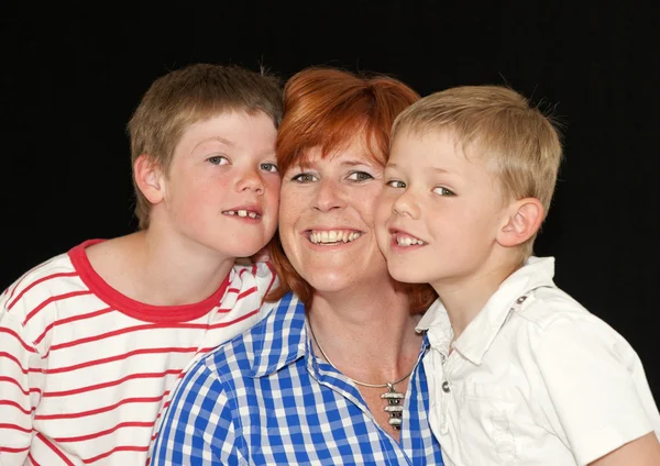 Μητέρα και δύο γιους νέους — Φωτογραφία Αρχείου