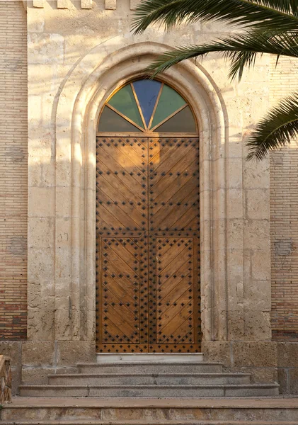 入口到圣地亚哥教会、 arboleas、 西班牙 — 图库照片