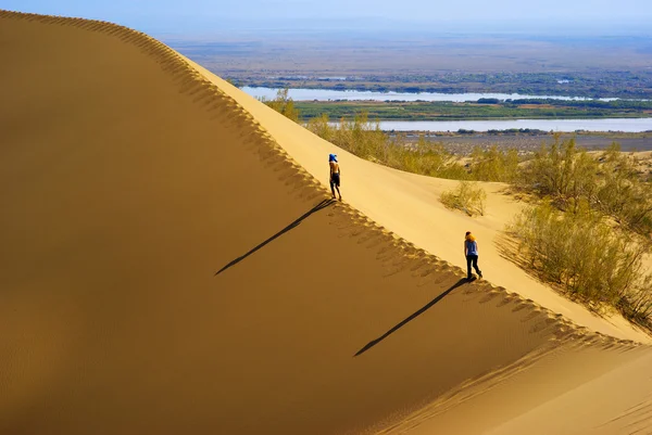 Sanddynen i öknen nationalpark altyn-emel — Stockfoto