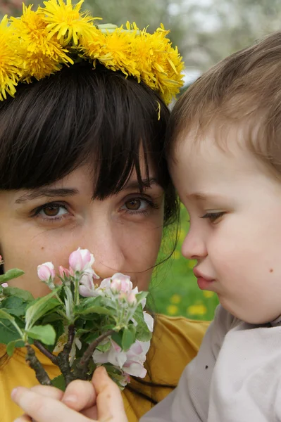 Boy with his mother — Stock Photo, Image