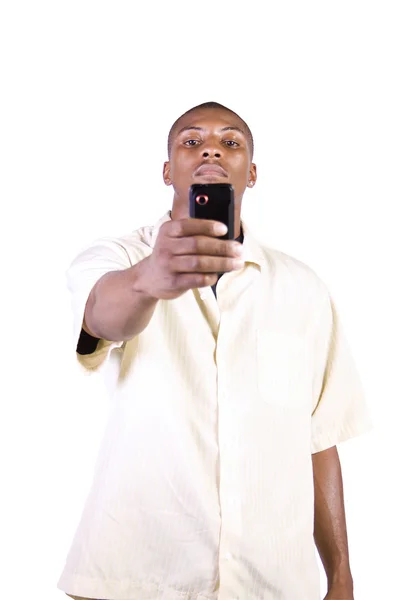 Casual homem negro tirando uma foto com seu telefone — Fotografia de Stock