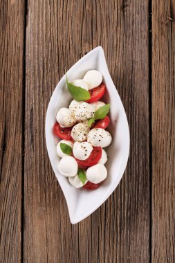 Caprese salatası