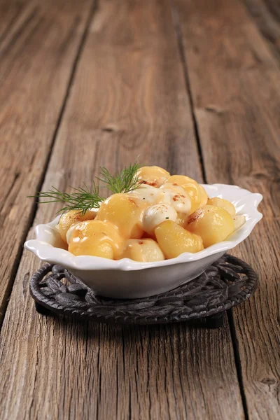 Potatoes with mozzarella cheese — Stock Photo, Image