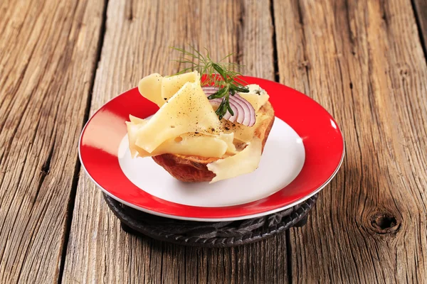Gebakken aardappel en kaas — Stockfoto