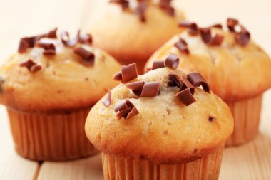 Çikolata talaşı tepesinde muffins