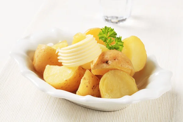 Nieuwe aardappelen gekookt — Stockfoto