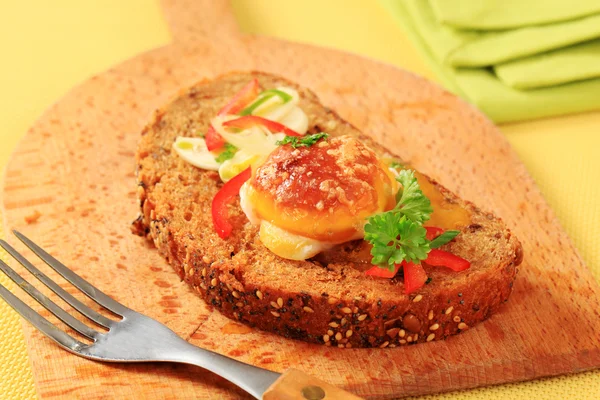 Ägg på stekt bröd — Stockfoto