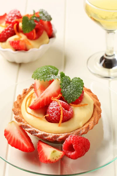 Заварной пирог с фруктами — стоковое фото