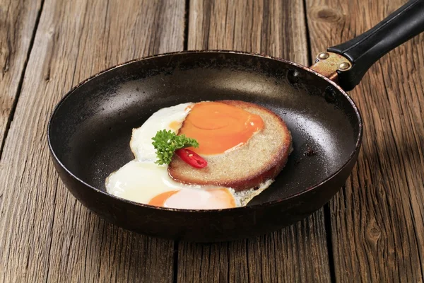 Uovo fritto e pane — Foto Stock
