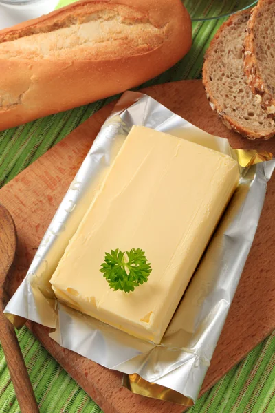 Bloque de mantequilla fresca — Foto de Stock