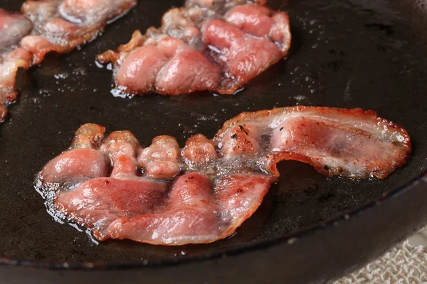 Bacon tostato in padella — Foto Stock