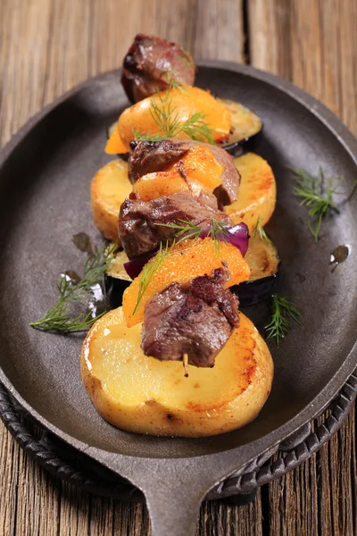 Şiş kebap ile portakal — Stok fotoğraf