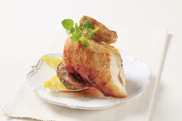 구운된 닭고기와 구운된 감자 — 스톡 사진