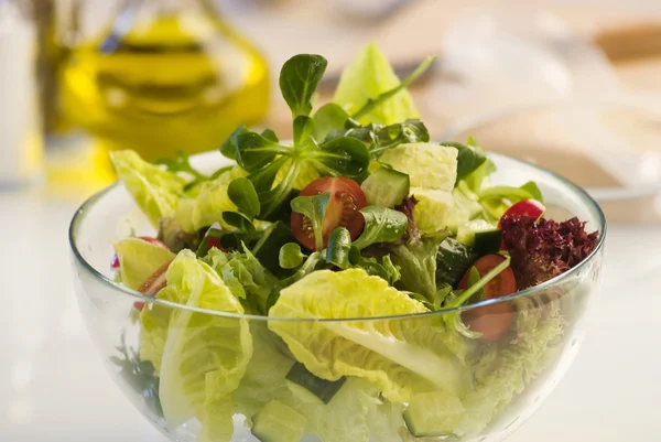 Bol de salade de légumes frais — Photo