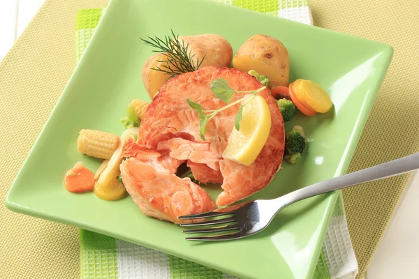 Salmon and mixed vegetables — Stock Photo, Image