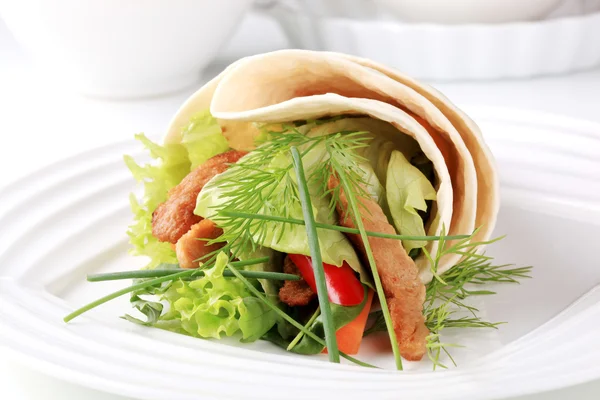 Sanduíche de envoltório vegetariano — Fotografia de Stock