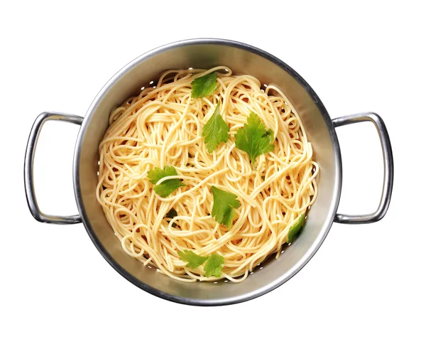 Spaghetti im Sieb — Stockfoto