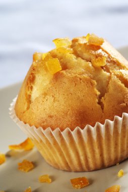 kurutulmuş meyve ile tepesinde muffin