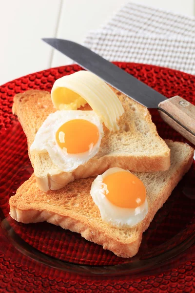 Fried eggs and toast — Stock Photo, Image
